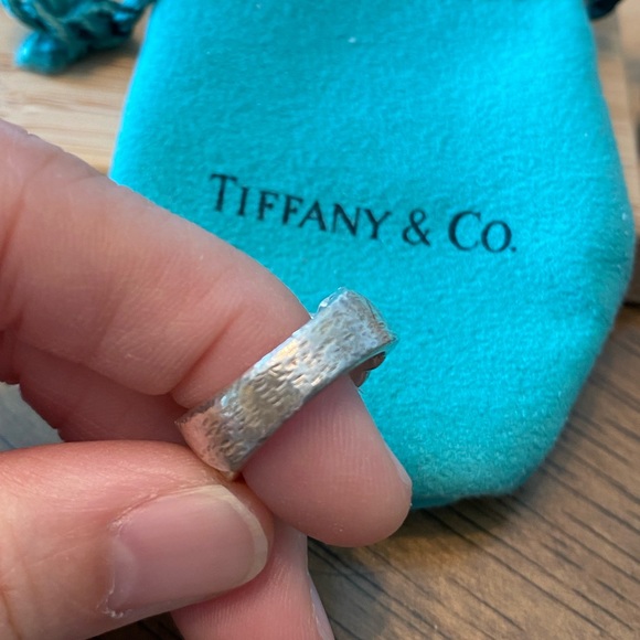EUC :Authentic Tiffany Co Loving Heart Ring 4.5 - Picture 4 of 9